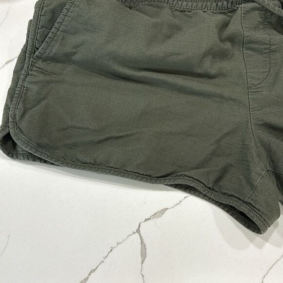 Gap | Casual Olive Green Women’s Summer Shorts - Picture 6 of 15